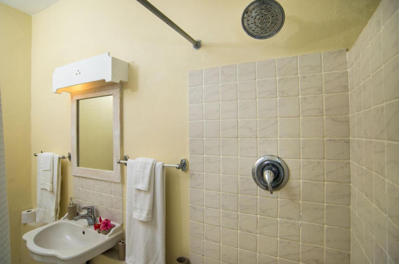 Ground Floor Apartment Located In Hometown, 5 Min Walk To The Beach Saint James Luaran gambar